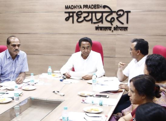 cm-kamalnath-video-conferencing-with-collectors-