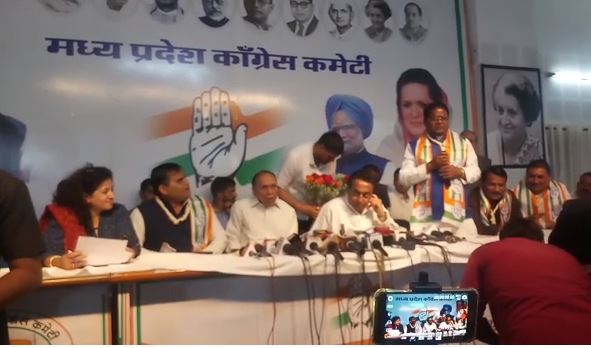 bsp-and-sp-leaders-join-congress-in-presence-of-cm-kamalnath-in-bhopal
