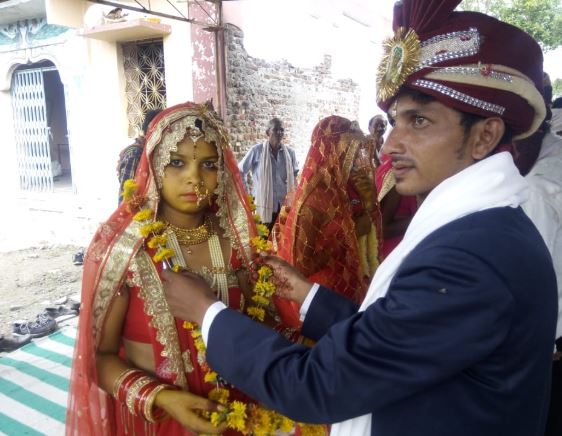 newly-married-couple-protest-in-khandwa