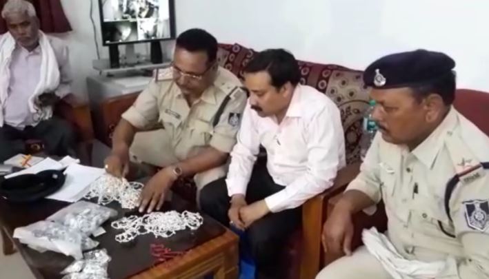 -5-lakh-jewels-recovered-from-businessman