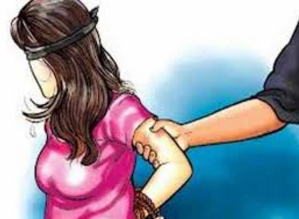 Stopping-the-way-and-proposed-to-girl-threatening-to-kill-after-being-refused