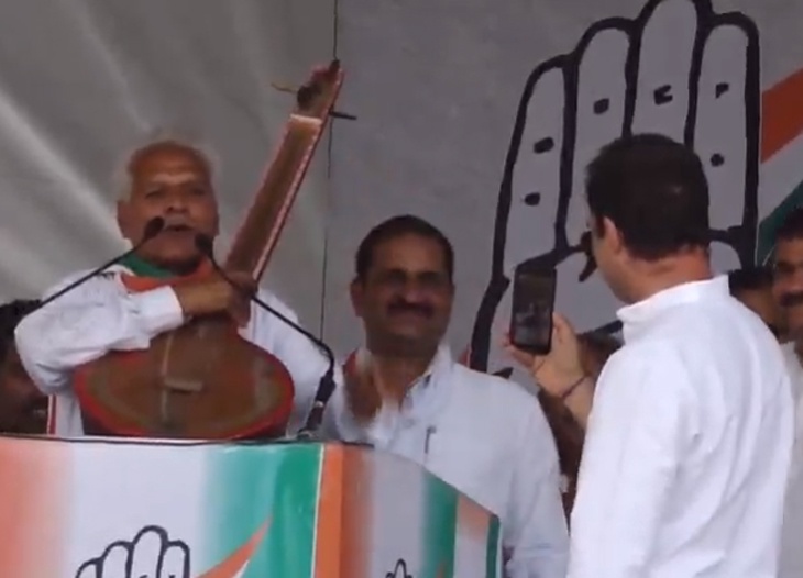 congress-candidate-hymns-in-front-of-rahul-gandhi-shujalpur-mp