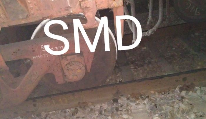 ग्वालियर झाँसी ट्रैक पर बड़ा हादसा टला, पत्थर से टकराईं ट्रेन की कई बोगियां