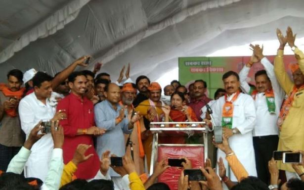 former-congress-mla-sadhna-sthapak-join-bjp-beofre-election-in-madhya-pradesh