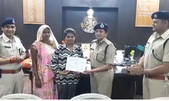 -Indore-police-honored-this-brave-daughter
