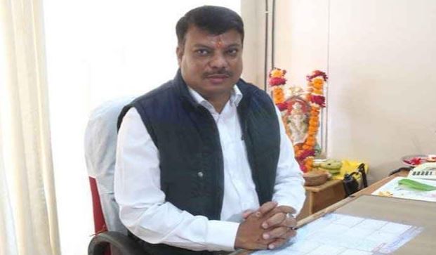 SDO-gaharwar-met-with-recommendation-of-former-mp--minister-umang-singar-suspended-