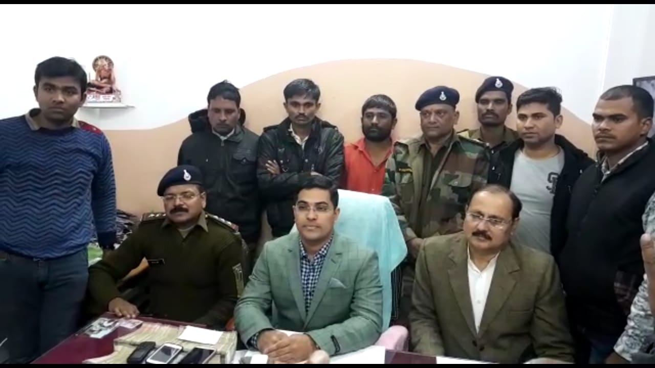 -Late-night-action-of-police-in-connection-with-hawala-case-in-jabalpur-35-lakh-cash-recovered