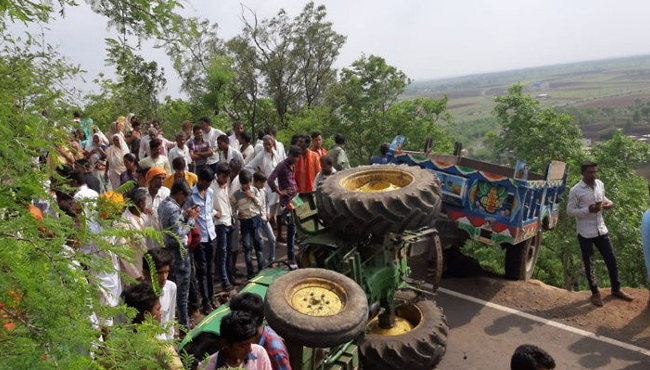 road-accident-one-dead-and-20-injured-in-rajgarh-district-