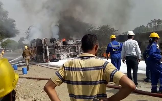 oil-tanker-fire-suddenly-in-indore