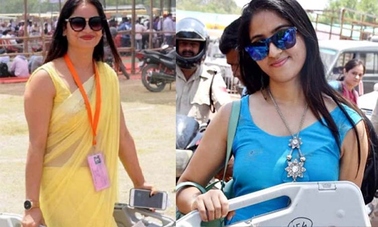 blue-dress-lady-photo-viral-on-social-media-after-yellow-dress-reena-dwivedi-photo-during-election