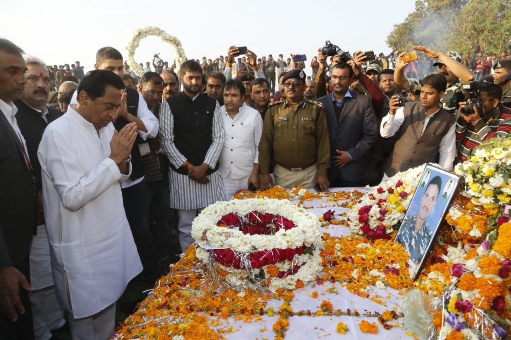 mp-jabapur-Shaheed-Ashwani-Kumar's-funeral--thousands-of-people-reached-for-last-farewell