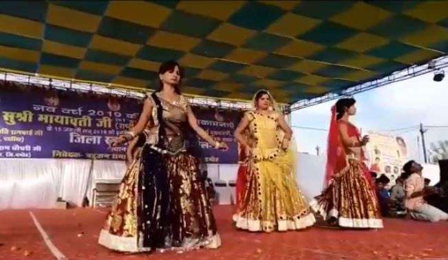 bar-dancer-dance--in-damoh-presents-of-bsp-mla-rambai-Video-Viral
