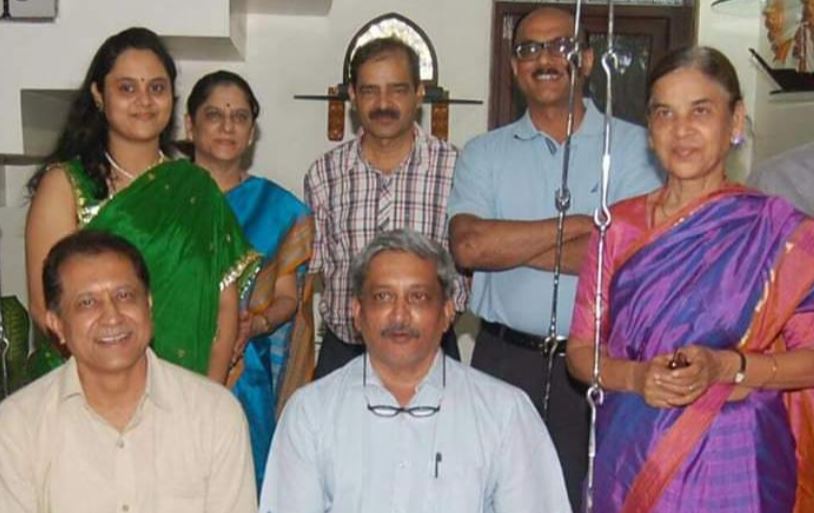 -The-example-of-simplicity-Manohar-Parrikar-was-also-old-relationship-from-Jabalpur-