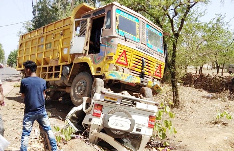 a-road-accident-in-shivpuri-madhya-pradesh-