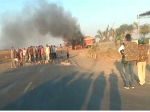 Angry-people-set-fire-in-truck-traffic-jam-Stone-pelting-after-husband-and-wife-died-in-road-accident-in-ratlam