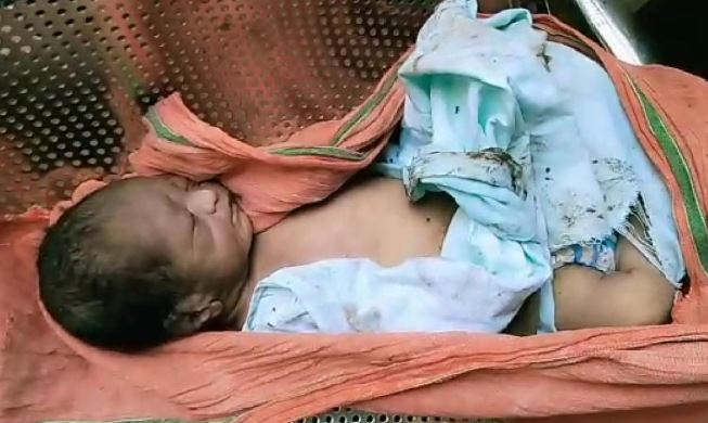 infant-was-thrown-out-of-hospital-in-rajgarh