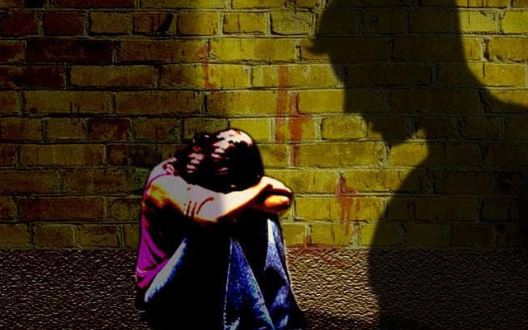 Rape : पहले Social Media पर युवती के साथ की दोस्ती, फिर झांसे में लेकर होटल में किया दुष्कर्म, FIR दर्ज
