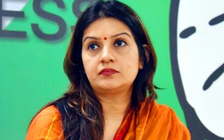 -Priyanka-Chaturvedi-joined-the-Shiv-Sena-after-resigning-from-Congress