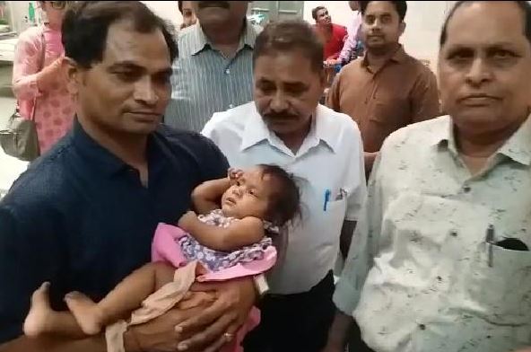 mother-left-her-new-born-in-hospital-of-rajgarh