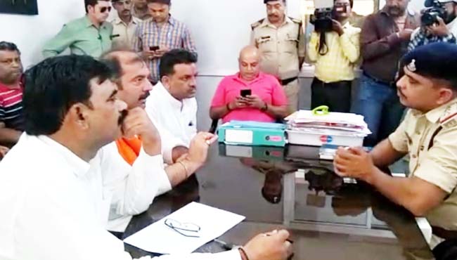 finance-minister-tarun-bhanot-complaint-to-police-of-sadhvi-pragya-in-jabalpur