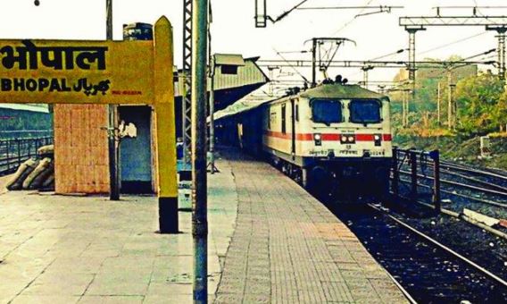 रेलवे बोर्ड अध्यक्ष ने किया भोपाल स्टेशन का निरीक्षण, जताई नाराजगी