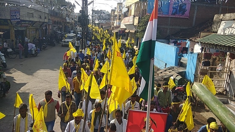 यहां कमलनाथ सरकार के खिलाफ हज़ारों किसानों ने निकाली रैली