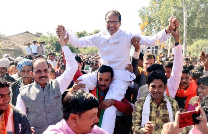 after-defeat-become-more-popular-ex-cm--Shivraj-Now-on-the-shoulders