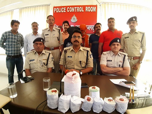two-smuggler-arrest-with-one-crore-smake