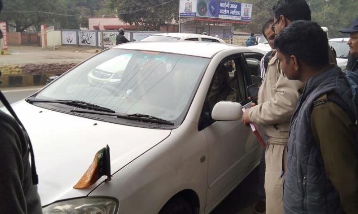 gwalior-traffic-police-fined-on-bjp-MP-Prahlad-Patel's-car-