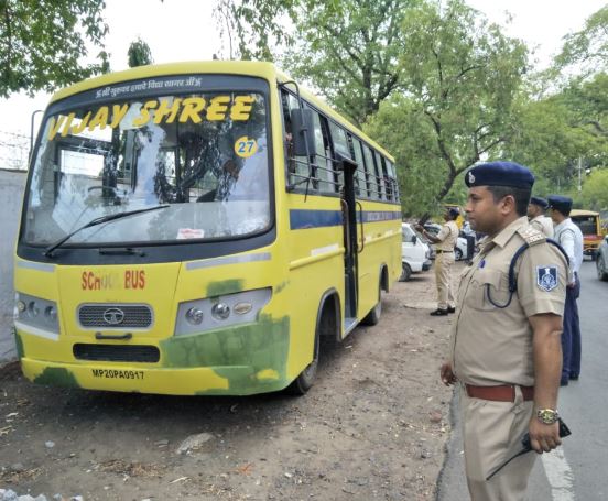 police-start-checking-school-buses-in-jablpur