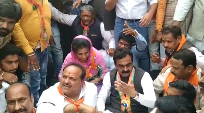 bjp-leader-and-worker-arrest-in-dewas-while-protest