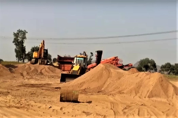 Hoshangabad-police-team-took-action-on-illegal-mining-