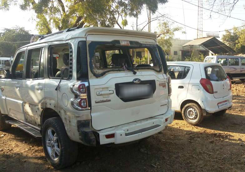 locals-attack-on-BJP-candidate-car-in-saragpur