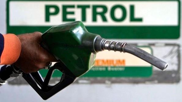 गरीबों के लिए बड़ी घोषणा, प्रति लीटर पेट्रोल पर 25 रूपए कैशबैक देगी राज्य सरकार