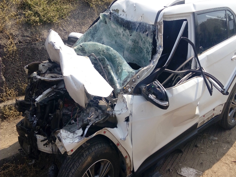 Madhya Pradesh Accident : धार के पास खड़े डंपर में घुसी कार, तीन लोगों की मौत