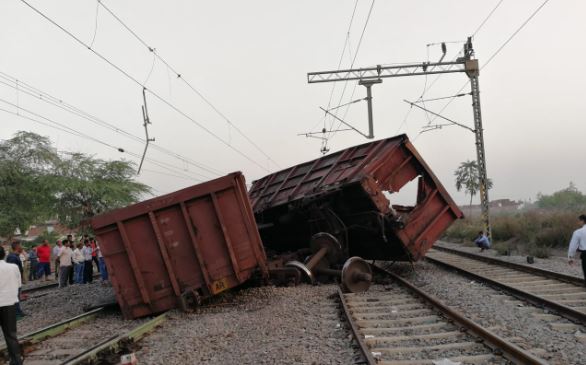bogies-of-the-goods-train-derailed--Bhopal-Express-closed-to-Collide-