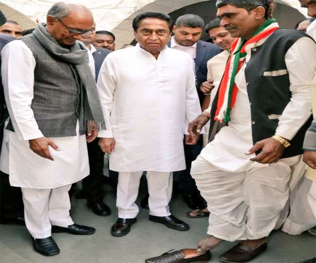 congress-worker-wears-shoes-after-15-years-in-mp