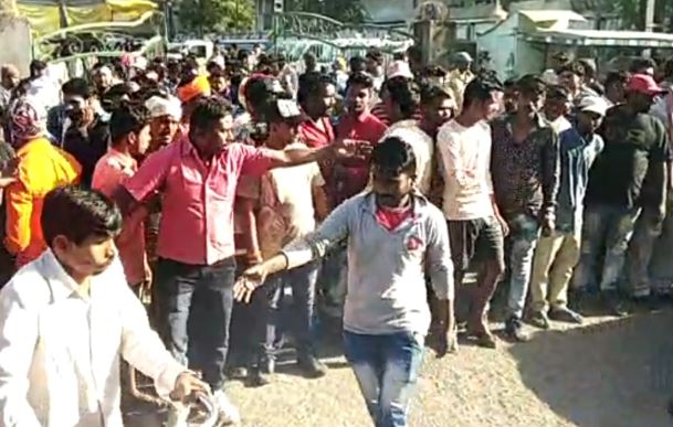 -200-cleaning-workers-of-Jabalpur-work-stopped