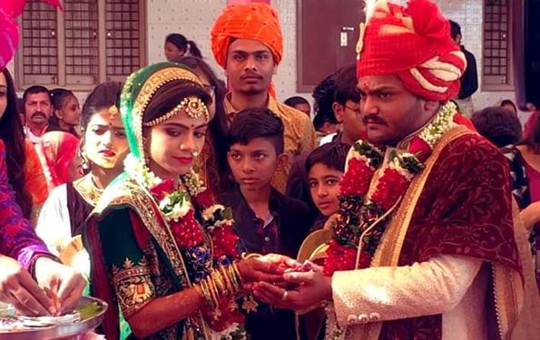 hardik-patel-married-to-childhood-friedn-kinjal-parekh