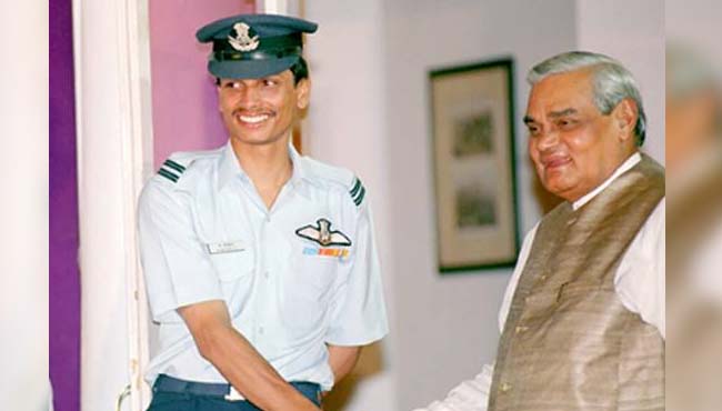 -When-the-pilot-Nachiketa-had-made-a-captured-in-Kargil-war-from-paak-released-after-eight-days