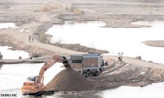 New-sand-policy--biggest-challenge-to-stop-mining-from-machines-in-Narmada