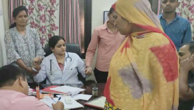 lady-doctor-caught-during-taken-bribe-in-ujjain-