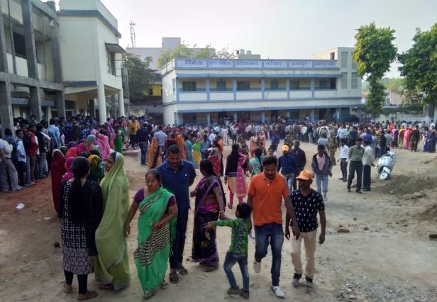 Jabalpur--Massive-crowds-at-polling-booths