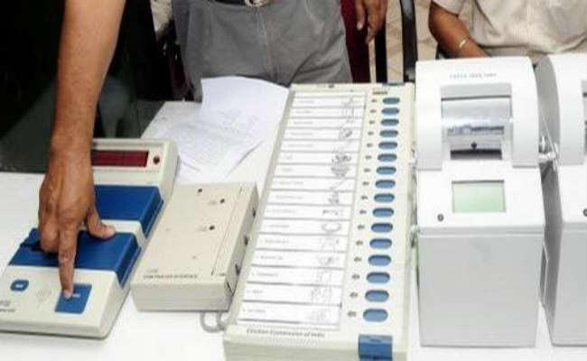 Voting-started-late-due-to-the-disturbance-of-EVM-in-Bhopal