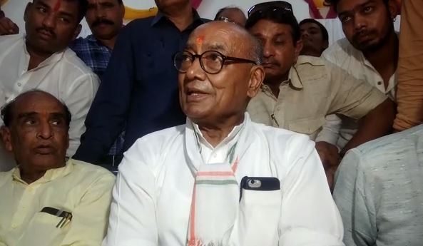 digvijay-singh-scold-electric-engineer-in-bhopal