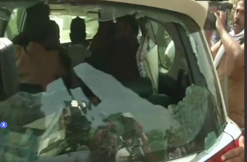 voting-violence-in-asansol-Breaking-the-glasses-of-the-BJP-candidate's-car