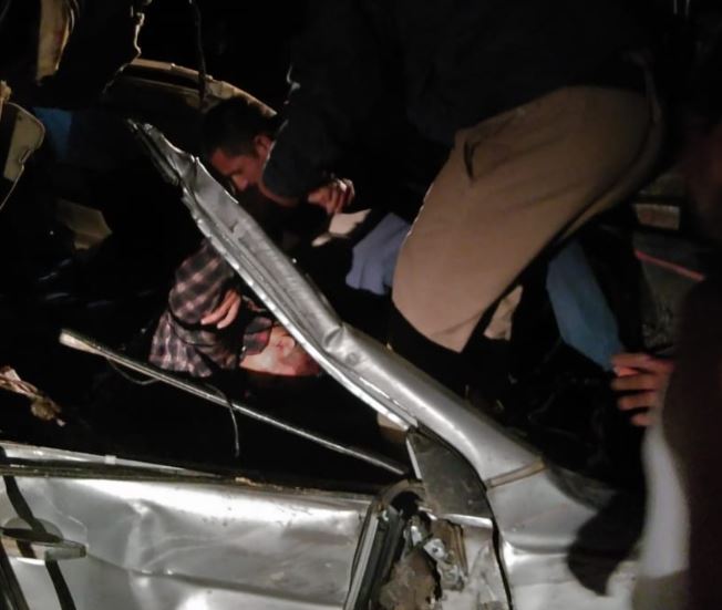 दर्दनाक हादसा: दो कारों की भीषण भिंड़त में 6 लोगों की मौत
