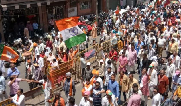 -Complaint-in-the-Election-Commission-on-floating-the-Tricolor-in-the-nomination-rally-against-BJP-candidate