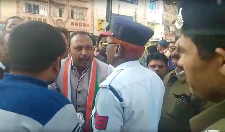indore-congress-leader-threatens-police-sub-inspector-in-indore