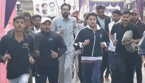scindia-participate-in-mini-marathon-in-ashoknagar-